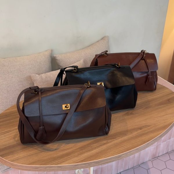 Aurora Chic Daily Carry Handbag Black Textured Leather